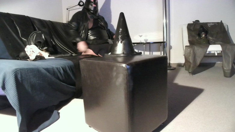 Linda Gumlin: Bizzarre Piss Klepperhexe Bessy, фетиш-арт від Лінди Гамлін