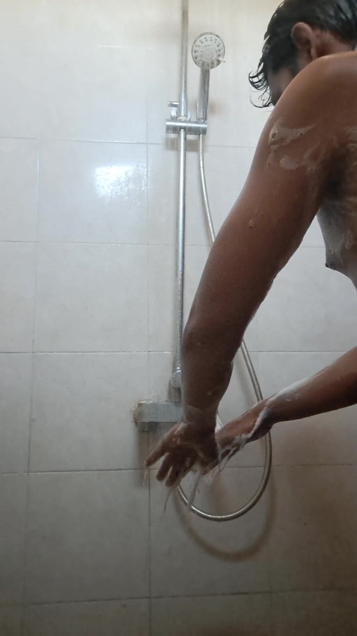 Davidstudio: Exótico esfolado asiático adulto tomando banho de manhã