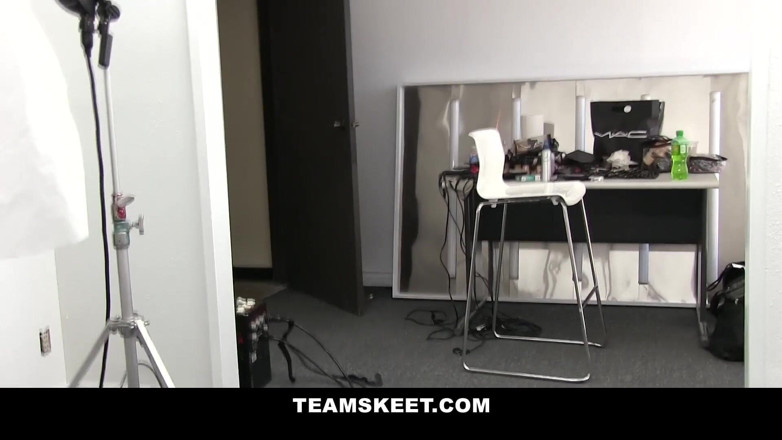 Team Skeet: สาววัยรุ่นบ้านๆ หีสวย Veronica Radke