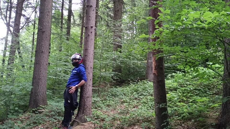 kickerscooter: Forest Risk: Jerking off a Dick Under a Busy Road