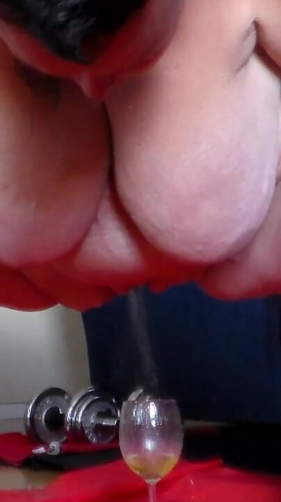 Jen Is Peeing Into a Wineglass (Sex hub couple) Jen Is Peeing Into a Wineglass (Sex hub couple)