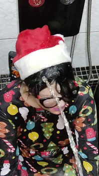 Pisciare nella bocca della mia ragazza troia
