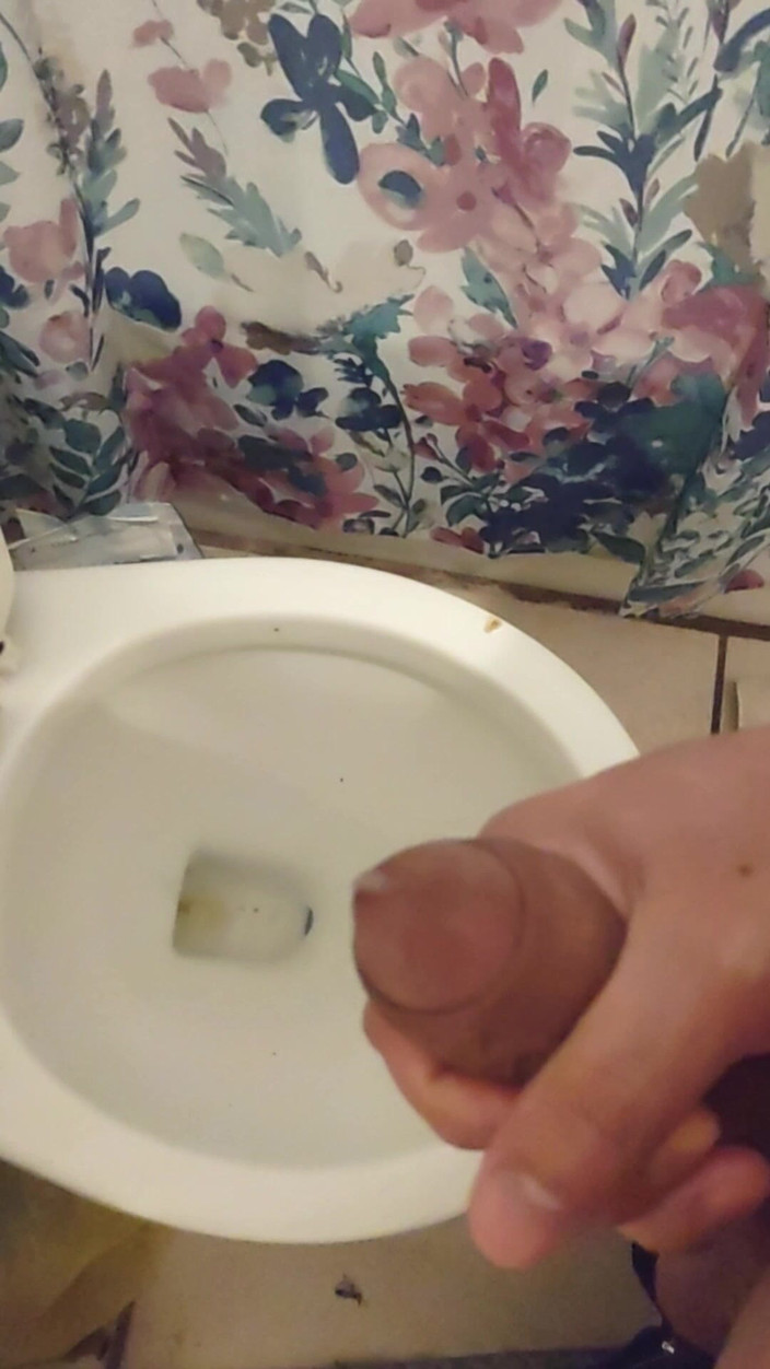 Brandon: 화장실에서 사정