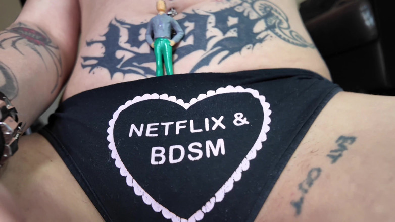 Glitterqueen1999: Mov Giantess and Her Boyfriend - Shrinking and Roleplay