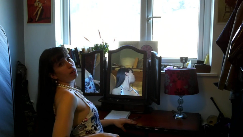 Mistress Mona: Madrasta lhe dá remédio e planta sua cinta-caralho dentro de...