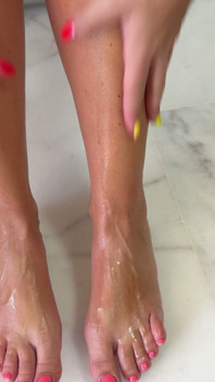 Je Prépare Mes Pieds Et Ma Chatte Pour La Fête, Fétichisme Des Pieds