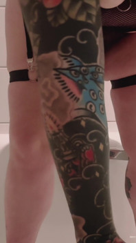 Hairy Pussy Pissing in Bathtub