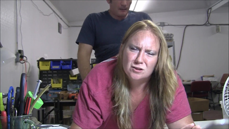 Vibra King Video: Jennifer zostaje wbita w stół w pracy