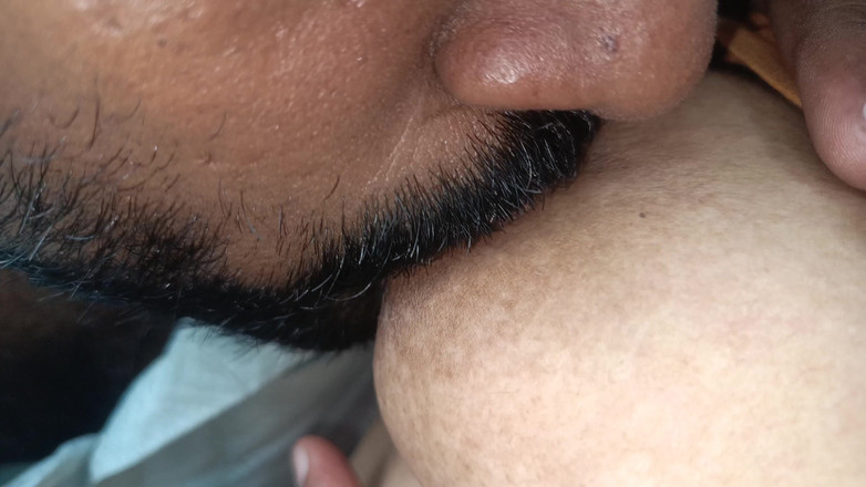 Laxi ammu: Istri orang mesra-mesraan sama bosnya di dalam mobil