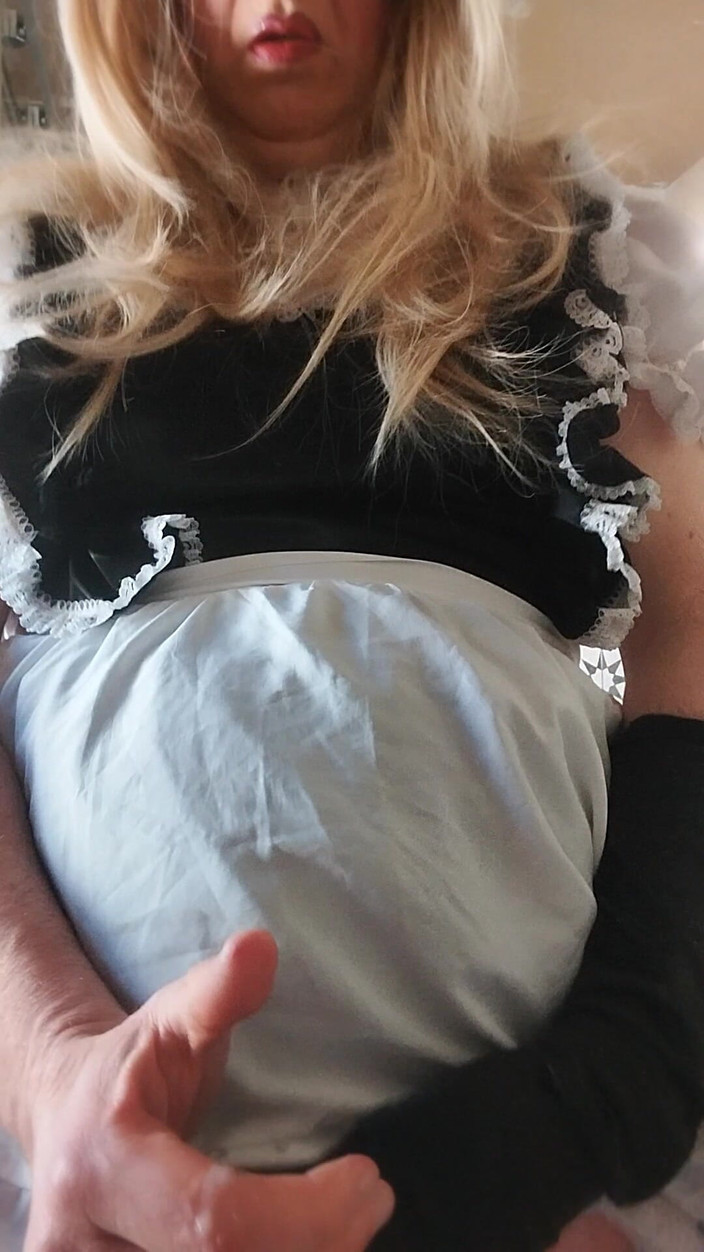 Cindy Belfast: Stygg sissy-piga kommer på tjänst