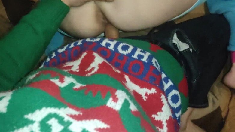 Taboo Room: Malá princezna v pyžamu jednorožce saje ptáka!