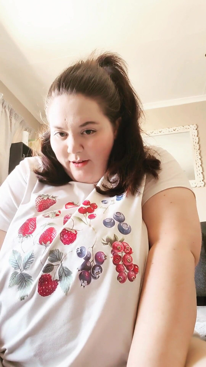 Aliceqii: 爆乳のPOVベビーシッターがセックスしたい