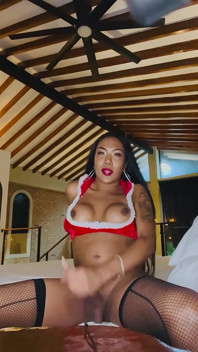 Masturbare transsexuală, pulă latino uriașă și fund deschis delicios