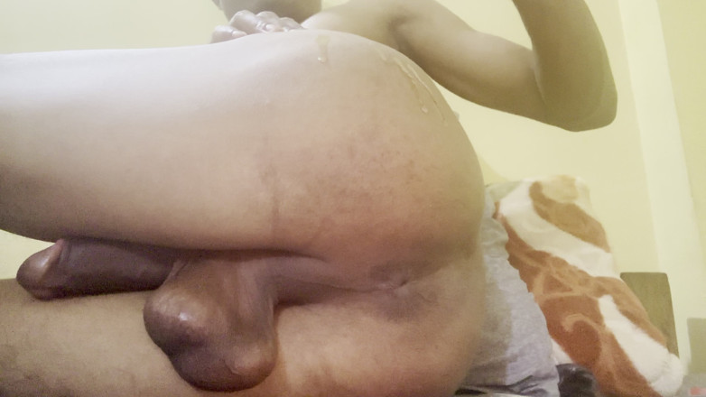 LonlyBoy: Jeune indien, grosse bite, éjaculation énorme