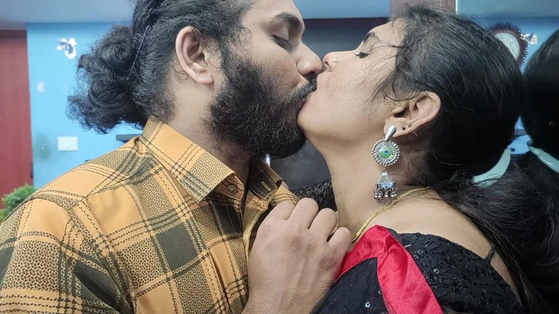 Vaigavarun45: Mallu Casal fode quente em saree, remoção de saree e...