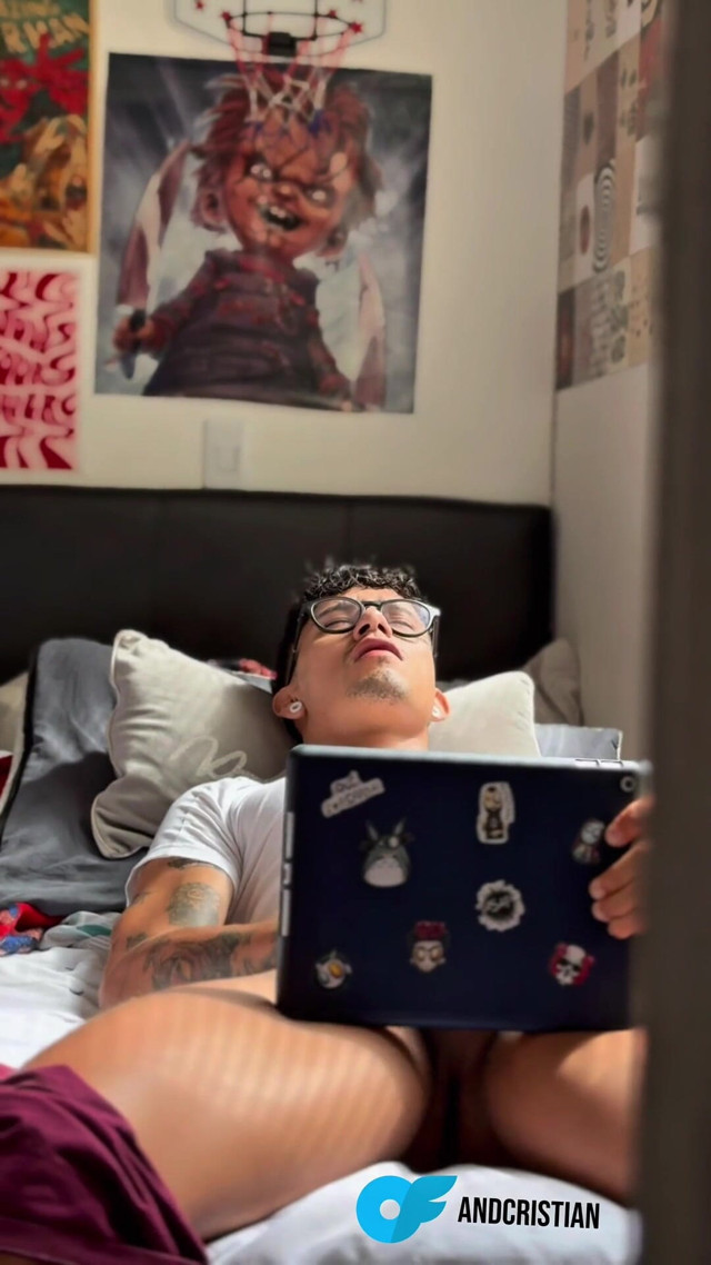 Colombian Masturbating! While Watching Porn on His Tablet (Andcristian) Colombian Masturbating! While Watching Porn on His Tablet (Andcristian)
