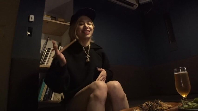 CherryBONBON: Uygun bir kadın meme uçlarını azdırmaya devam ettikçe seve seve...