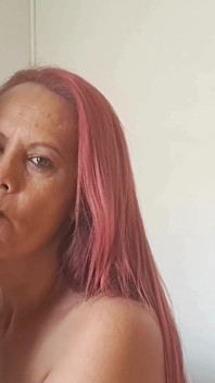 Une MILF À Gros Nichons Suce Une Bite Et Reçoit Une Énorme Éjaculation Sur Le Visage !