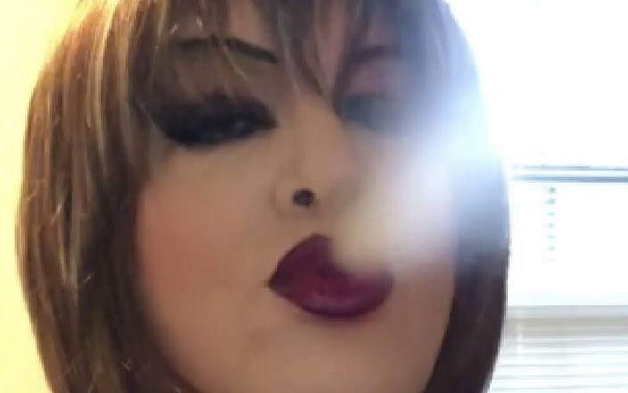 KatieCDSmoke: Katie fuma