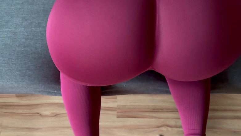 Christy X Taylor: Idealny tyłek w spodniach treningowych na siłowni