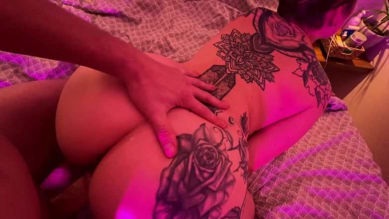 Andre Love: knullar innan sängen så att fittan lugnt