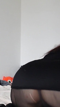 Je te possède ! Je veux que tu jouisses pendant que je te crache au visage !