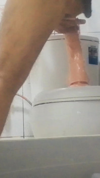 큰 딜도 타기