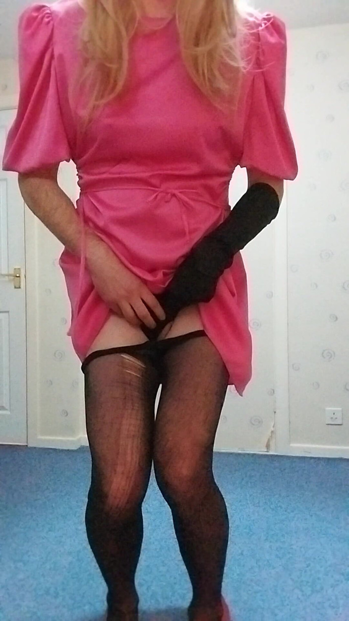 Cindy Belfast: Sissy sissy si cewek hot rambut pirang dicrot sperma warna...