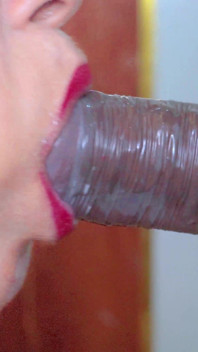 Detailní záběr - Desi Bhabhi kondom kouření! Mrdka v kondomu s Red Lipstic
