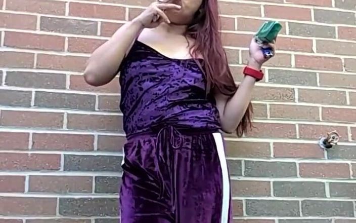 JasmineJade: Morning Smoke in meinem lila velour-outfit