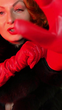 Fur fetish and long leather gloves pin up MILF