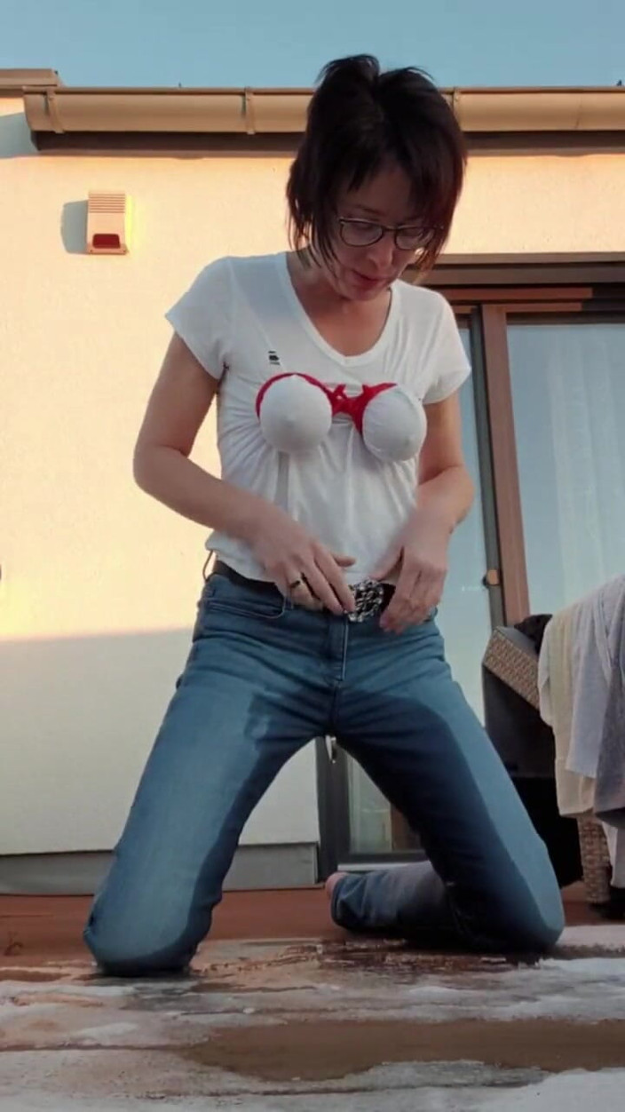 JulieEroticDress: Squirt in Jeans on Balcony