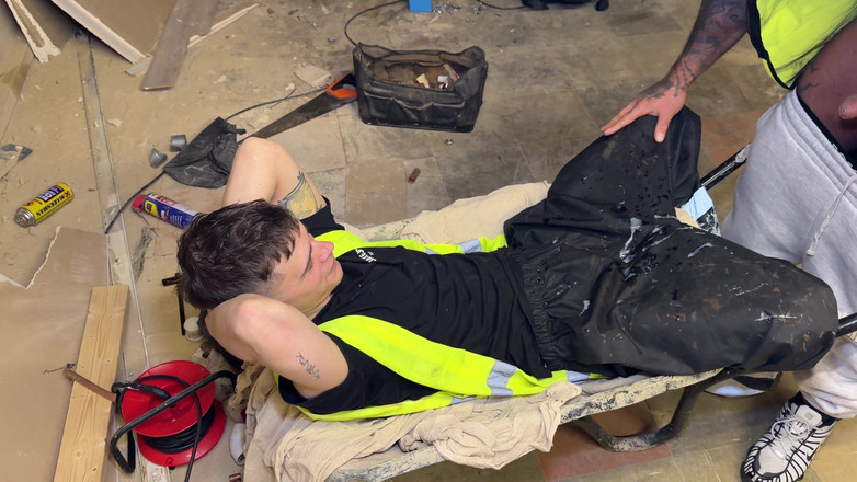 Troy White UK: Proll-twink gegen 3 große schwänze &amp;mit 3 riesigen ladungen bedeckt