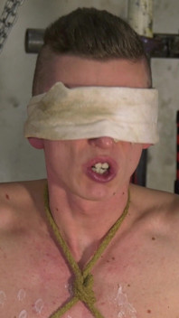 Boner slurping se zavázanýma očima
