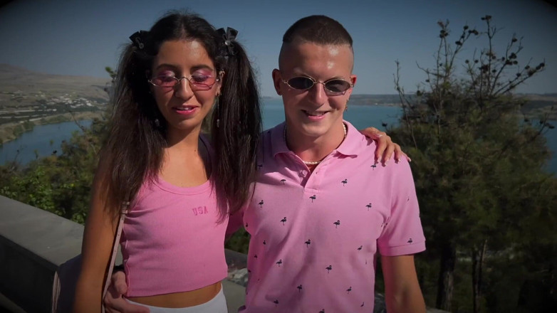 Falcon Al straight porn: Biseksüel Üçlü - Barbie Çifti, Onları Sıcak Seks İçin Davet Eden Bir Adamı Çekti
