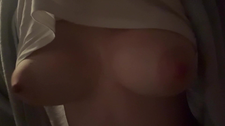 Artemisia Love: Italiana tetona milf Artemisia Love grandes tetas de cerca sesión...