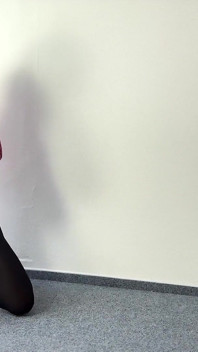 Blondynka Crossdresser drażnią się w Minidress i Cumming a Dużo