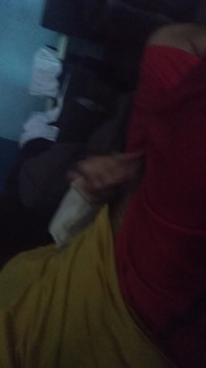 AlexAlejandro13: Mă simt foarte confortabil pe canapea