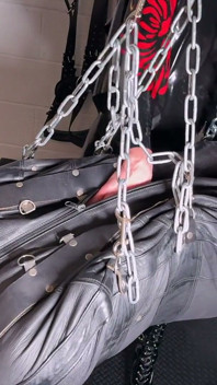 Avstängd Förnekelse: Hängande svag för två Latex Doms