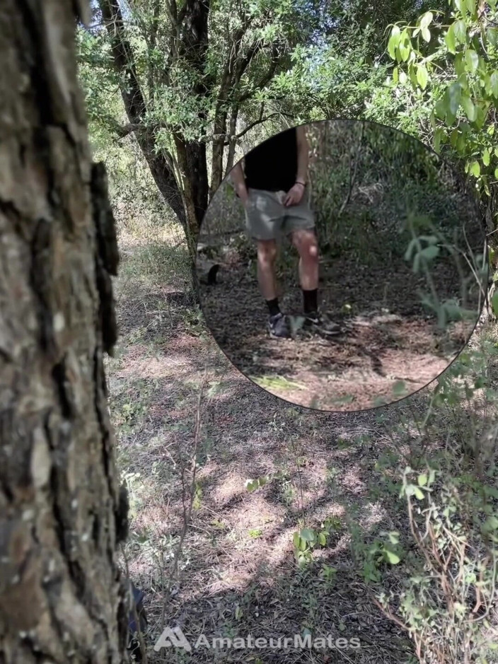 AmateurMates: Amateurjongen betrapt op aftrekken in het bos