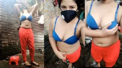 ब्लू ब्रा और लाल सलवार स्नान के समय खुला। बांग्लादेशी लड़की आखी का शॉवर दृश्य। मेरी चूत से सुंदर पेशाब