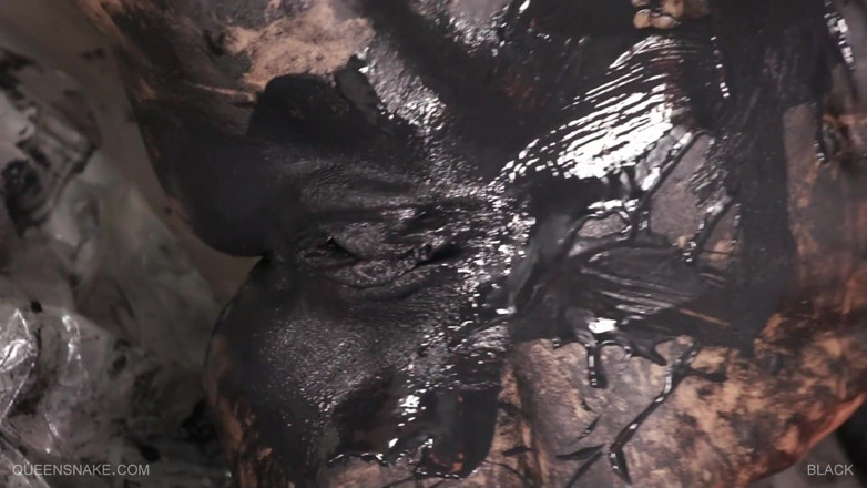 Queen Snake: Solo babe covered in black color toying her pussy