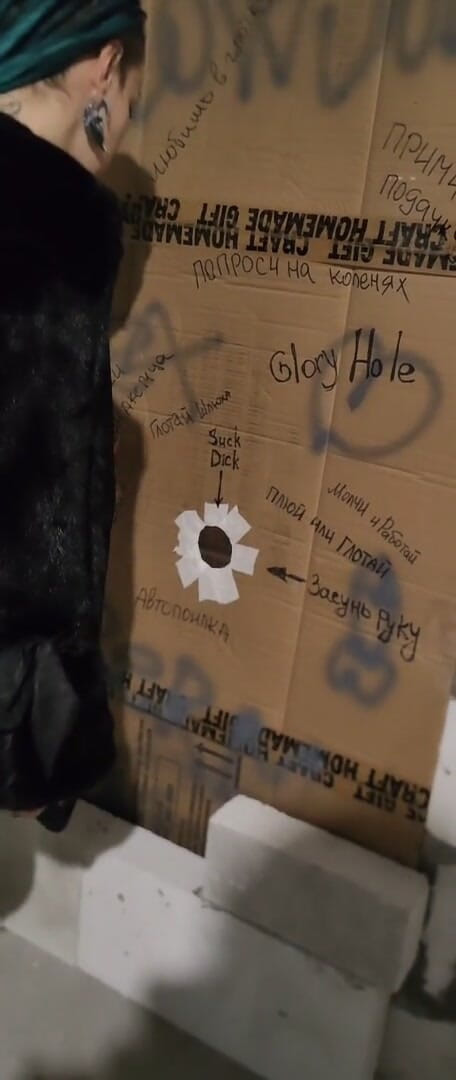 Karina_Queen: Gloryhole na placu budowy. Dialogi.