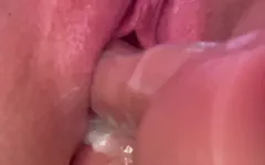 Sahniger dildo-orgasmus in nahaufnahme