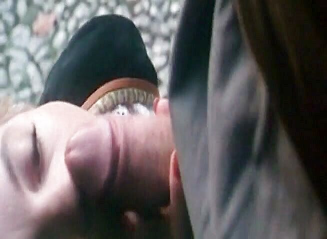 Fetish World: Śliczna blondynka uprawia gorący seks na zewnątrz