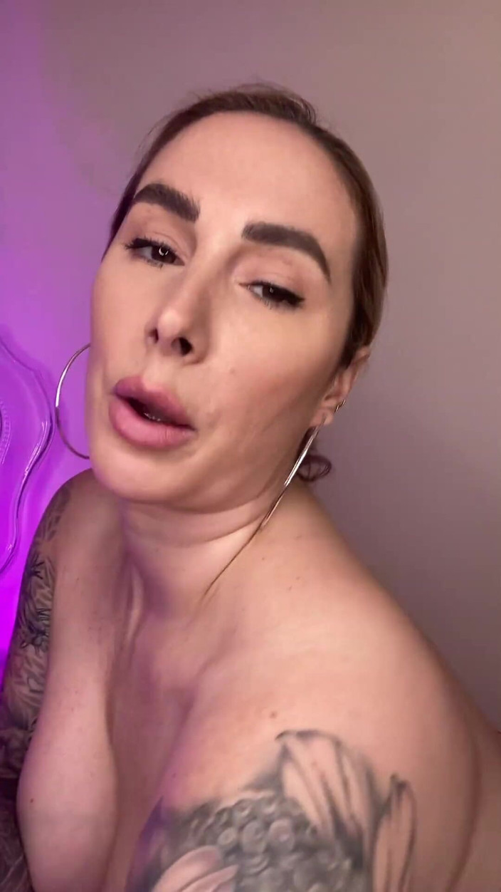 Paige Turnah: mainne is bare kaale land vaale dildo ko kursi par...