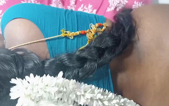 Veni: Eski erkek arkadaşım göğüslerini emiyor ve ateşli sikişiyor Tamil edepsizce...