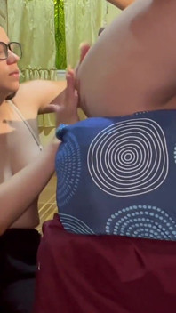 배다른 사촌에게 주는 섹시한 여친