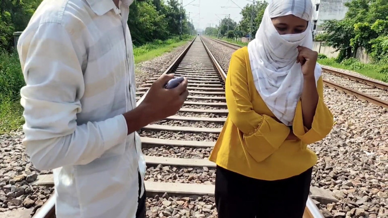 Indian Teen Girl's: Seks luar abang tiri dan adik tiri di luar percintaan...