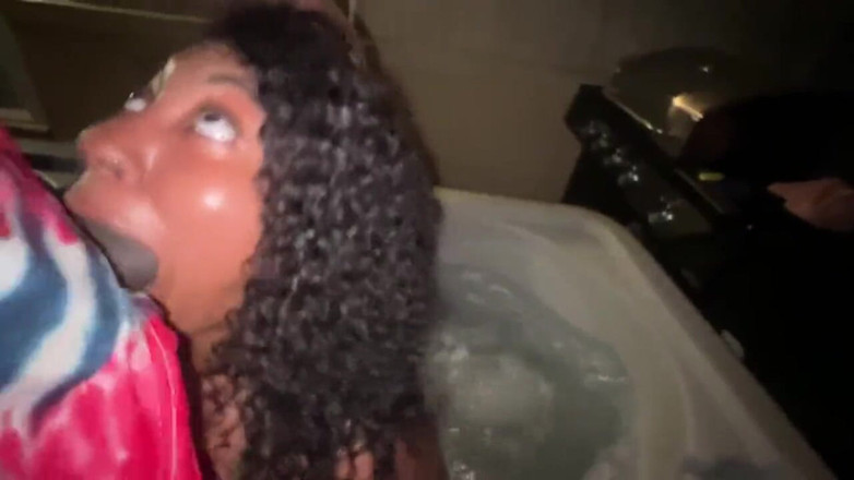 Fijii pornbox: Mesin waktu bak mandi air panas di lubang pantatku omg...
